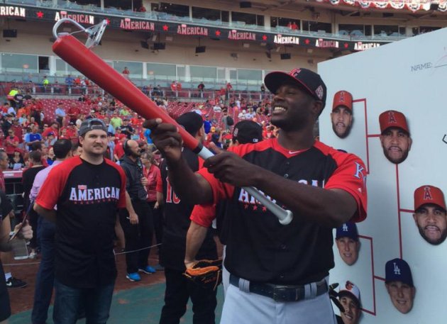 SnapBat Selfie Bat at 2015 Home Run Derby